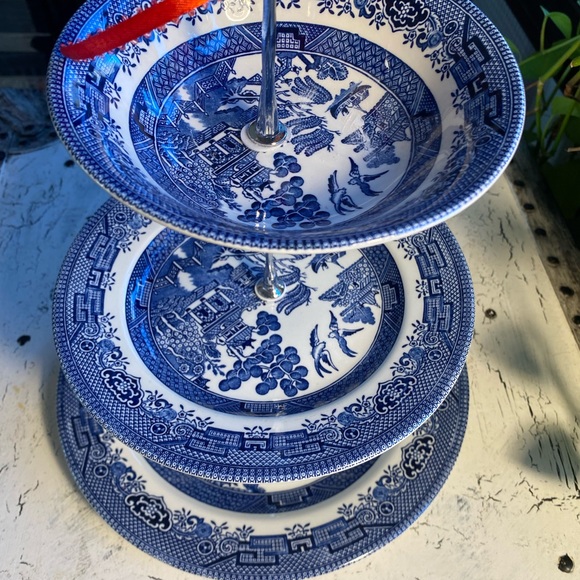 Blue Willow 3 Tired Cupcakes Stand - Picture 4 of 11